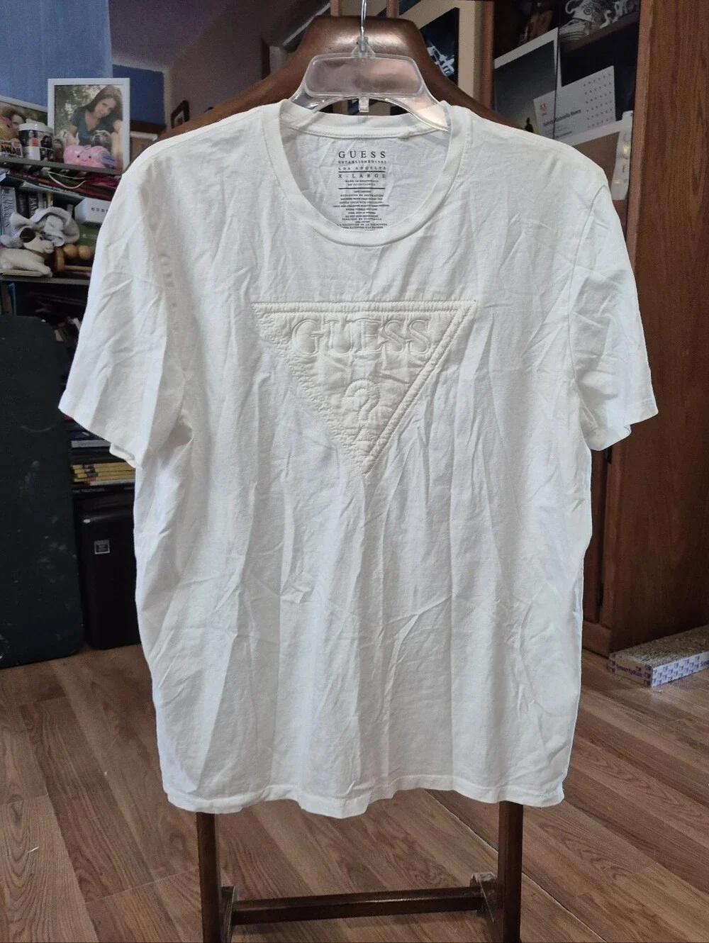 GUESS Embroidered Logo Tee in White - Picture 4 of 9